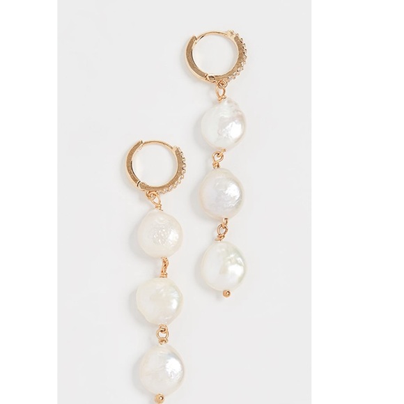 SHASHI
Aurora Earrings - Picture 6 of 6